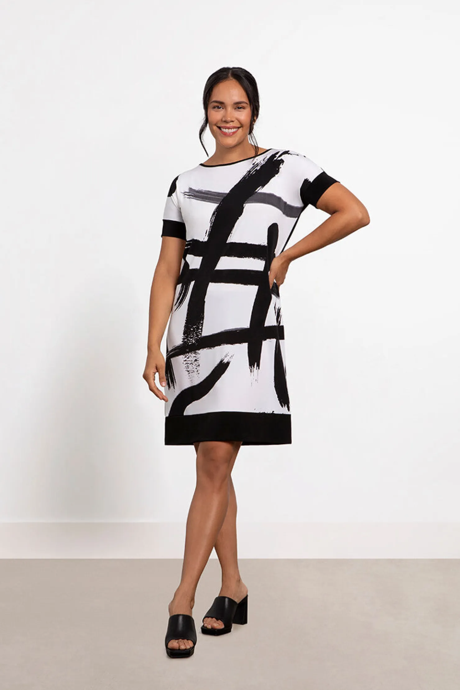 Sympli Dresses>Boat Neck Dress Abstract