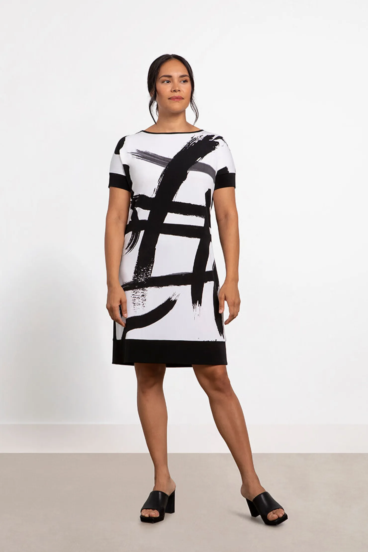 Sympli Dresses>Boat Neck Dress Abstract