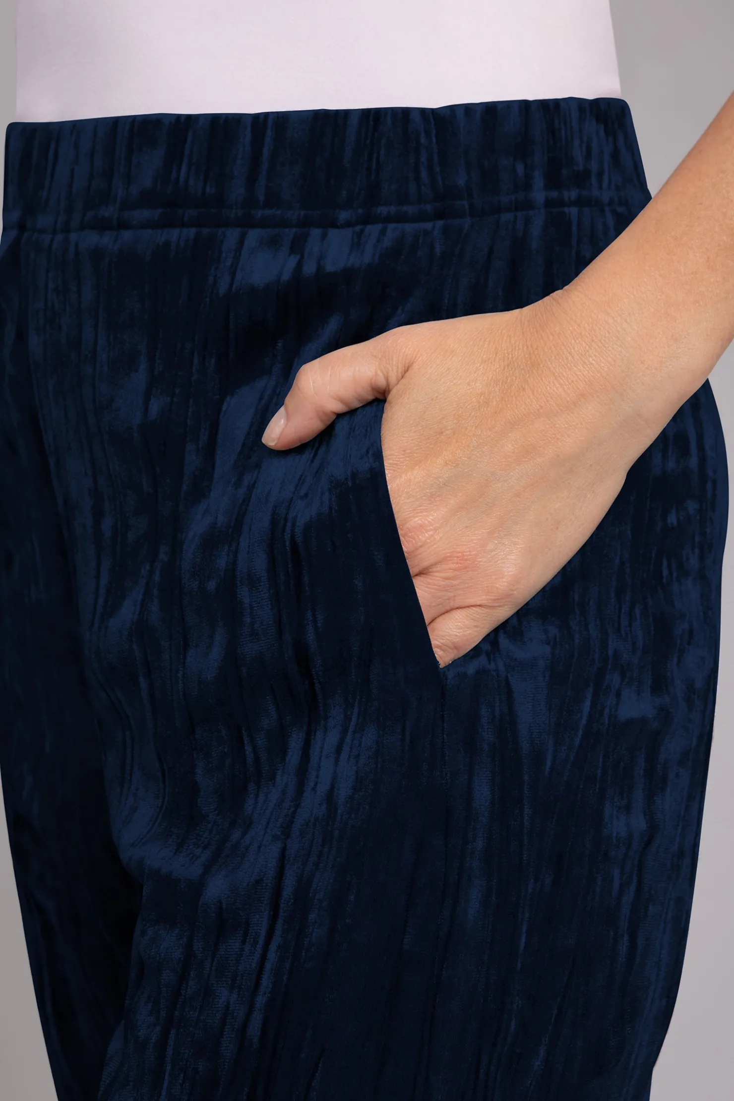 Sympli Bottoms>Crinkle Velvet Half Cuff Jogger Pant Navy