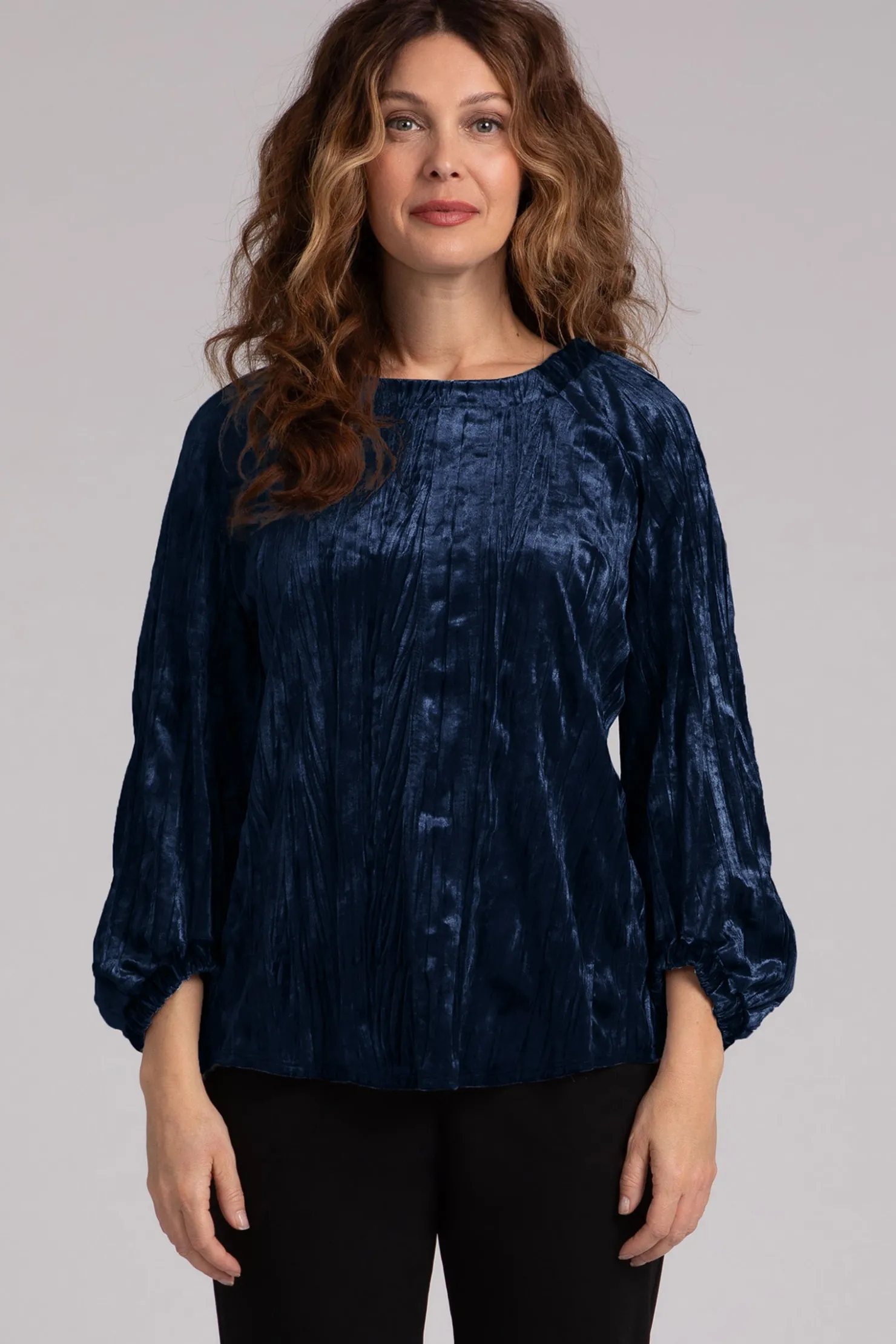 Sympli Tops>Crinkle Velvet Move Pullover with Elastic Cuff Navy