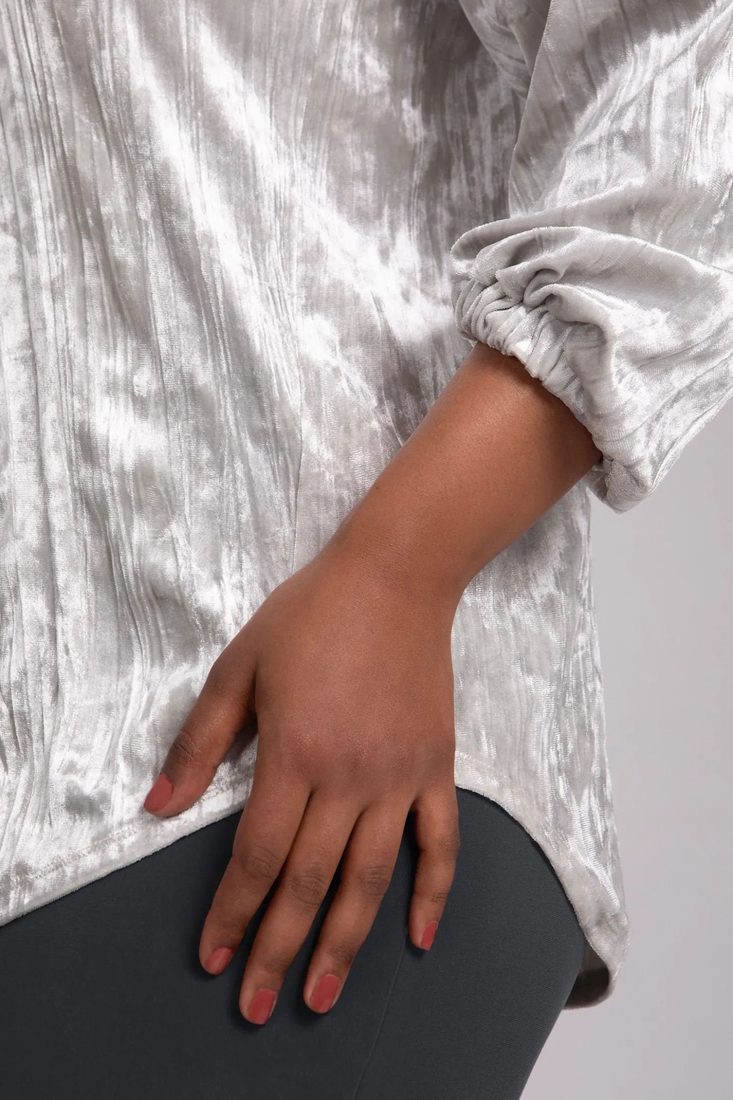 Sympli Tops>Crinkle Velvet Move Pullover with Elastic Cuff Cashew