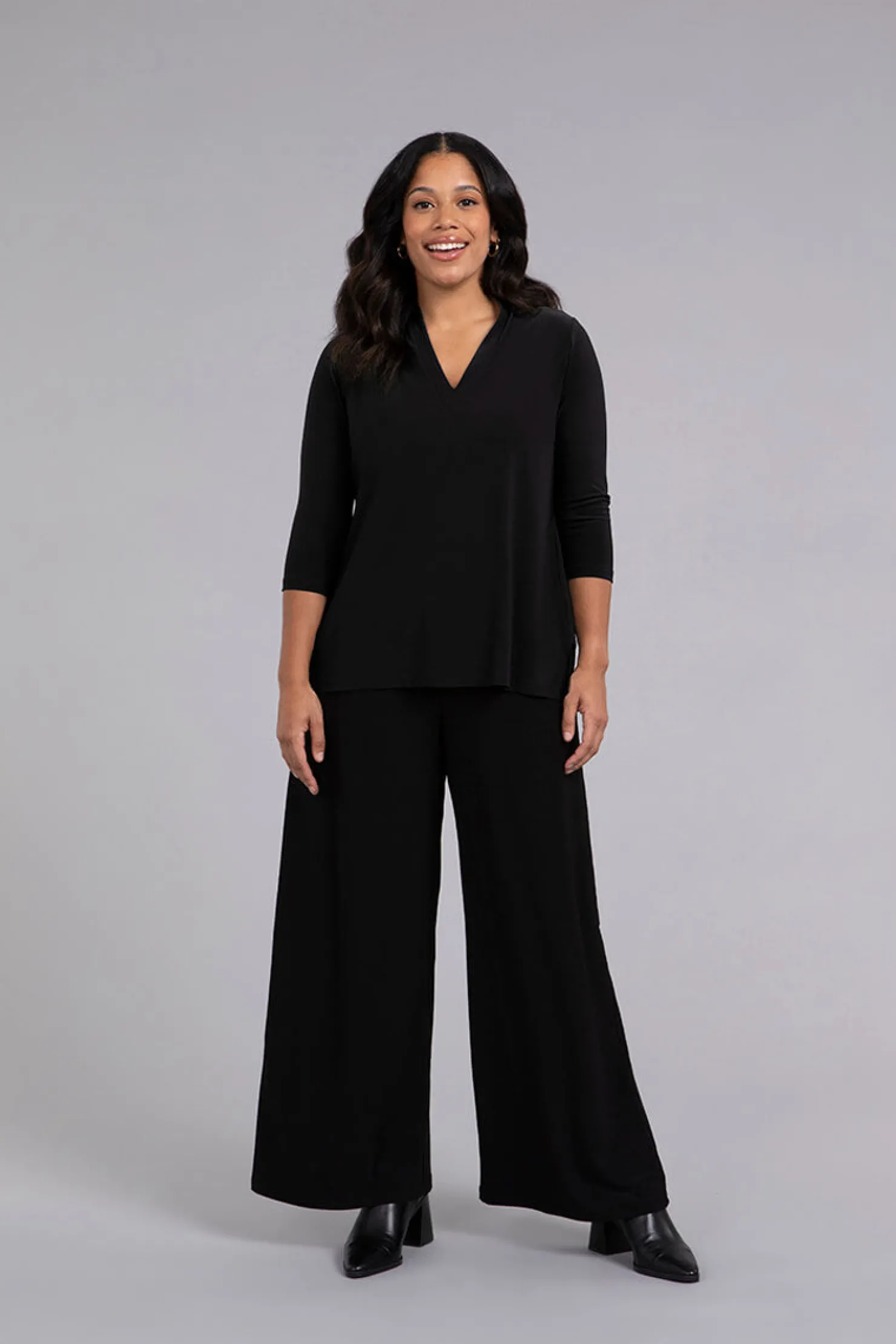 Sympli Tops>Deep V Top Black