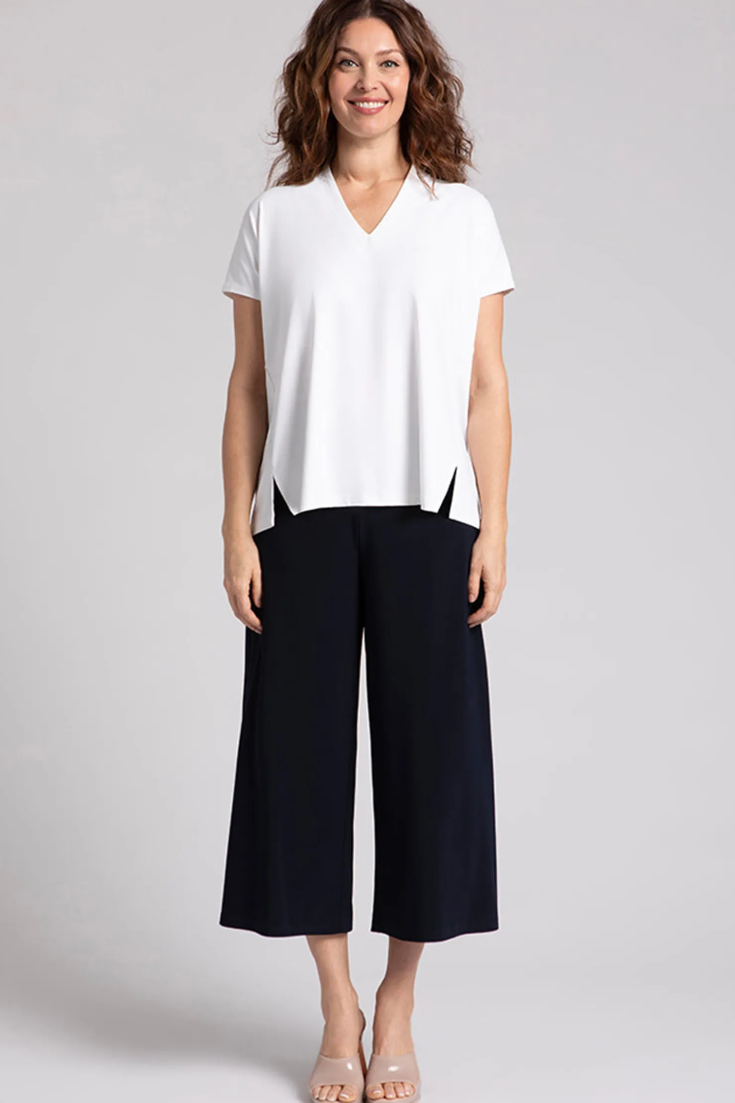 Sympli Tops>Deep V Top Short Sleeve White