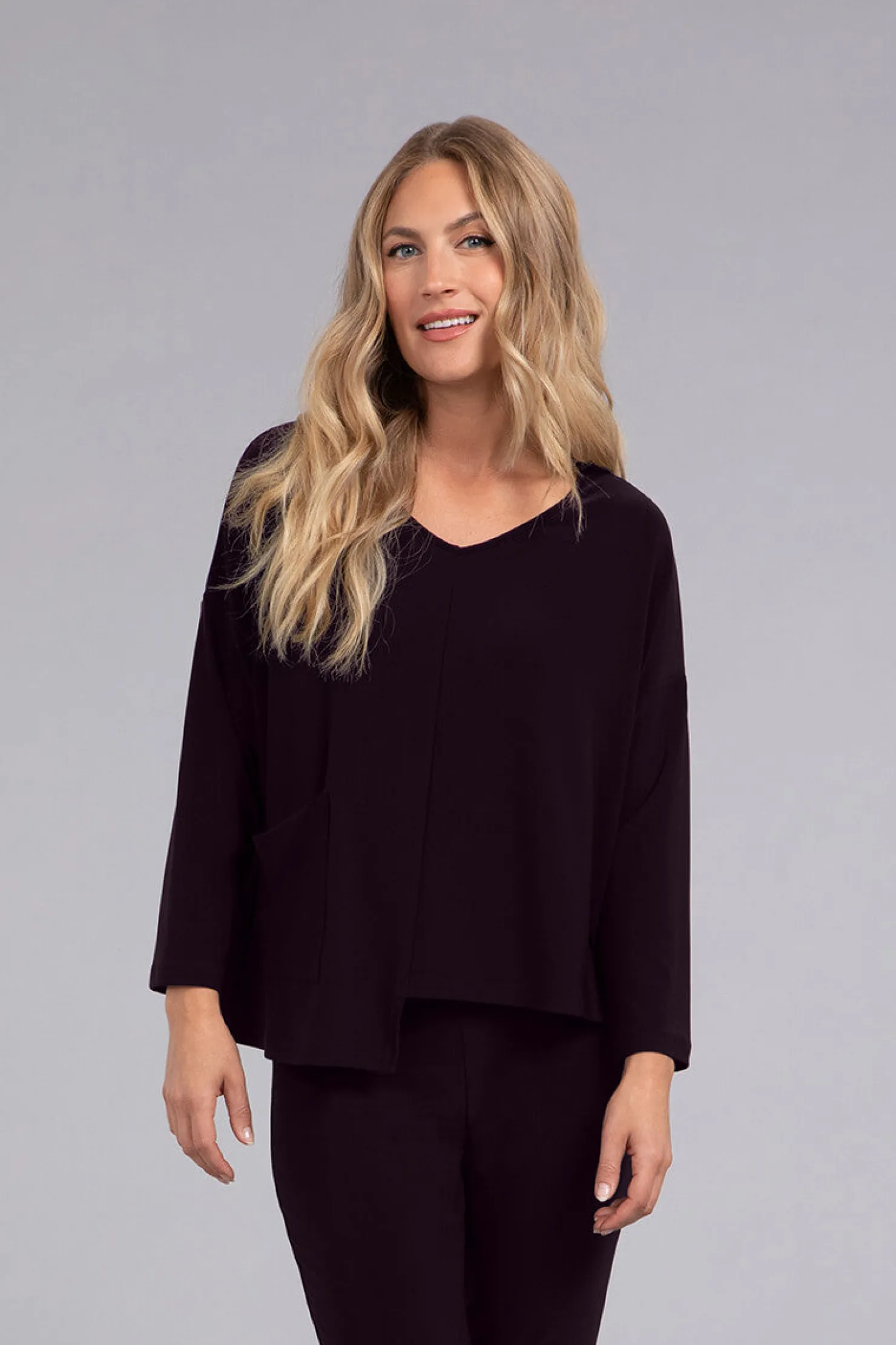 Sympli Tops>Etch V-Neck Top Currant