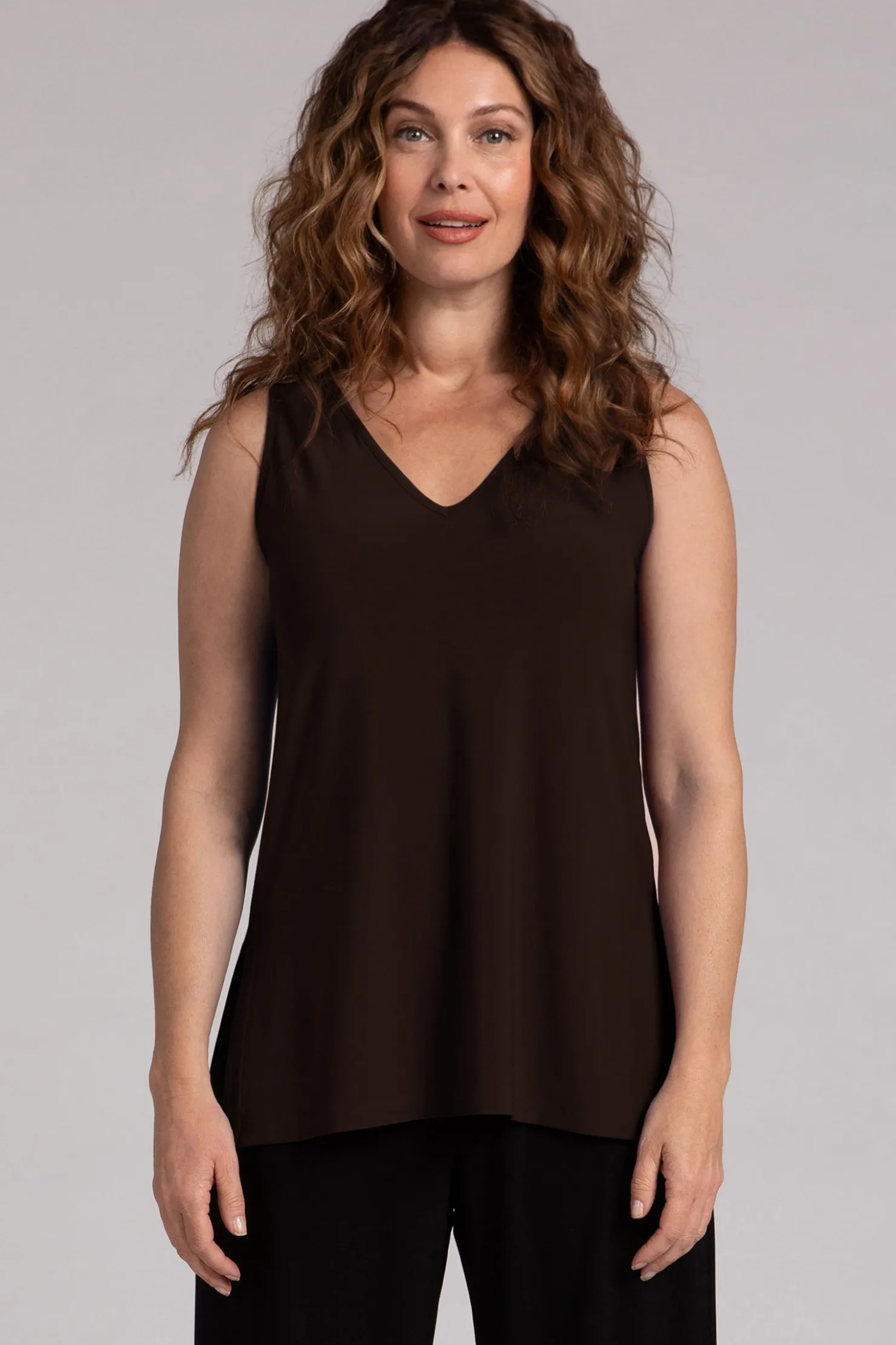 Sympli Tops>Go To V-Neck Tank Relax Chocolate