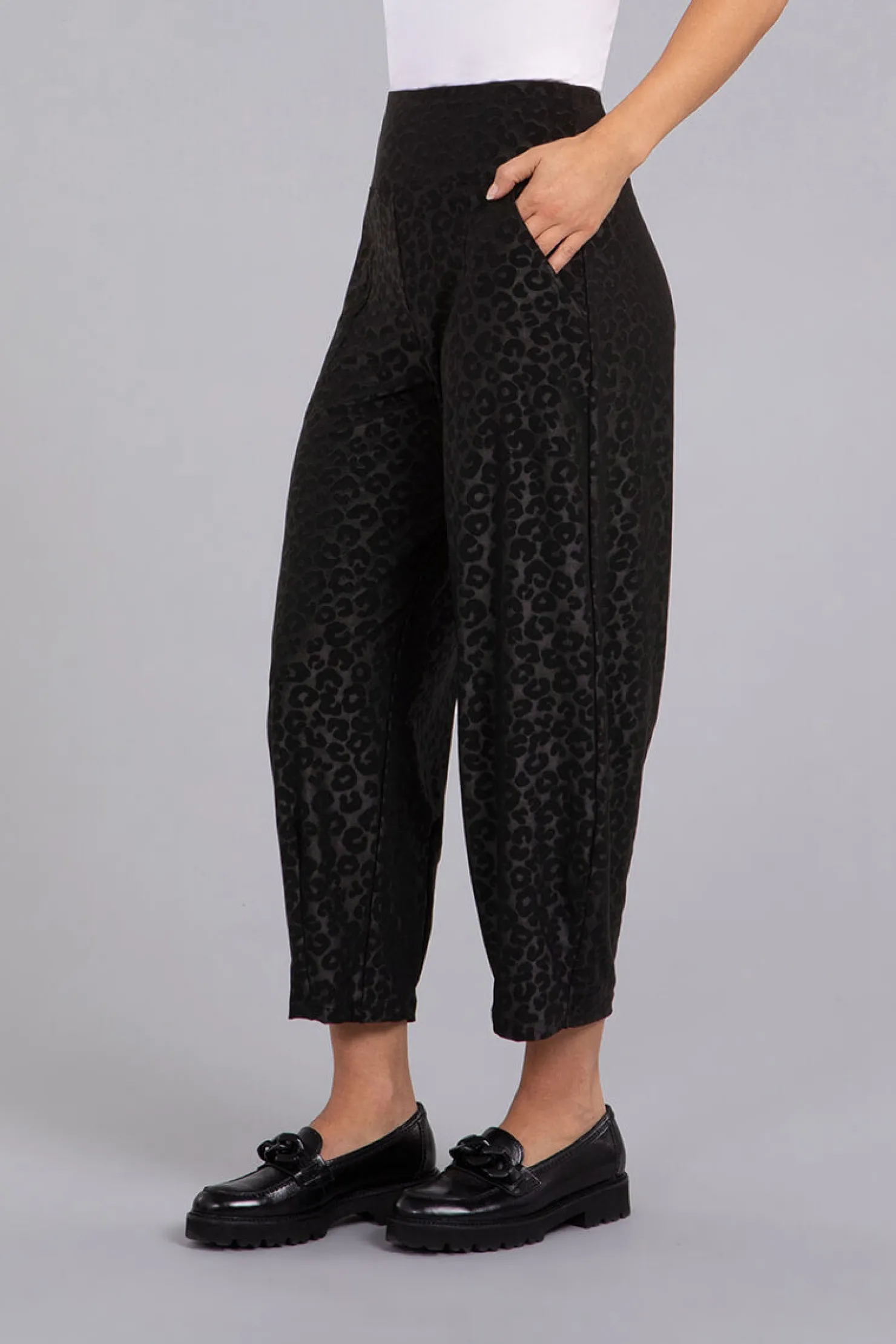 Sympli Bottoms>Narrow Lantern Pant BlackAnimalEmboss
