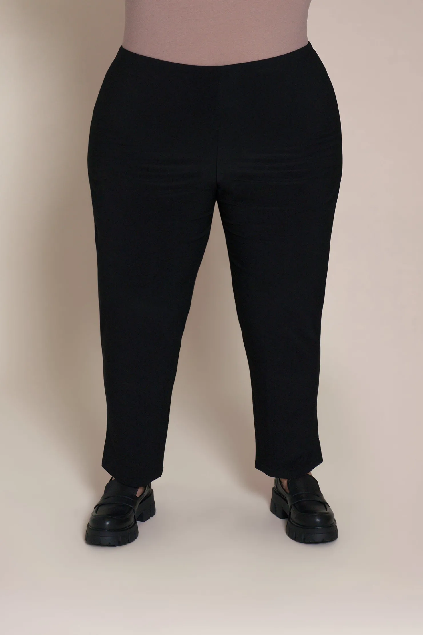 Sympli Bottoms>Narrow Pant Midi Plus Black