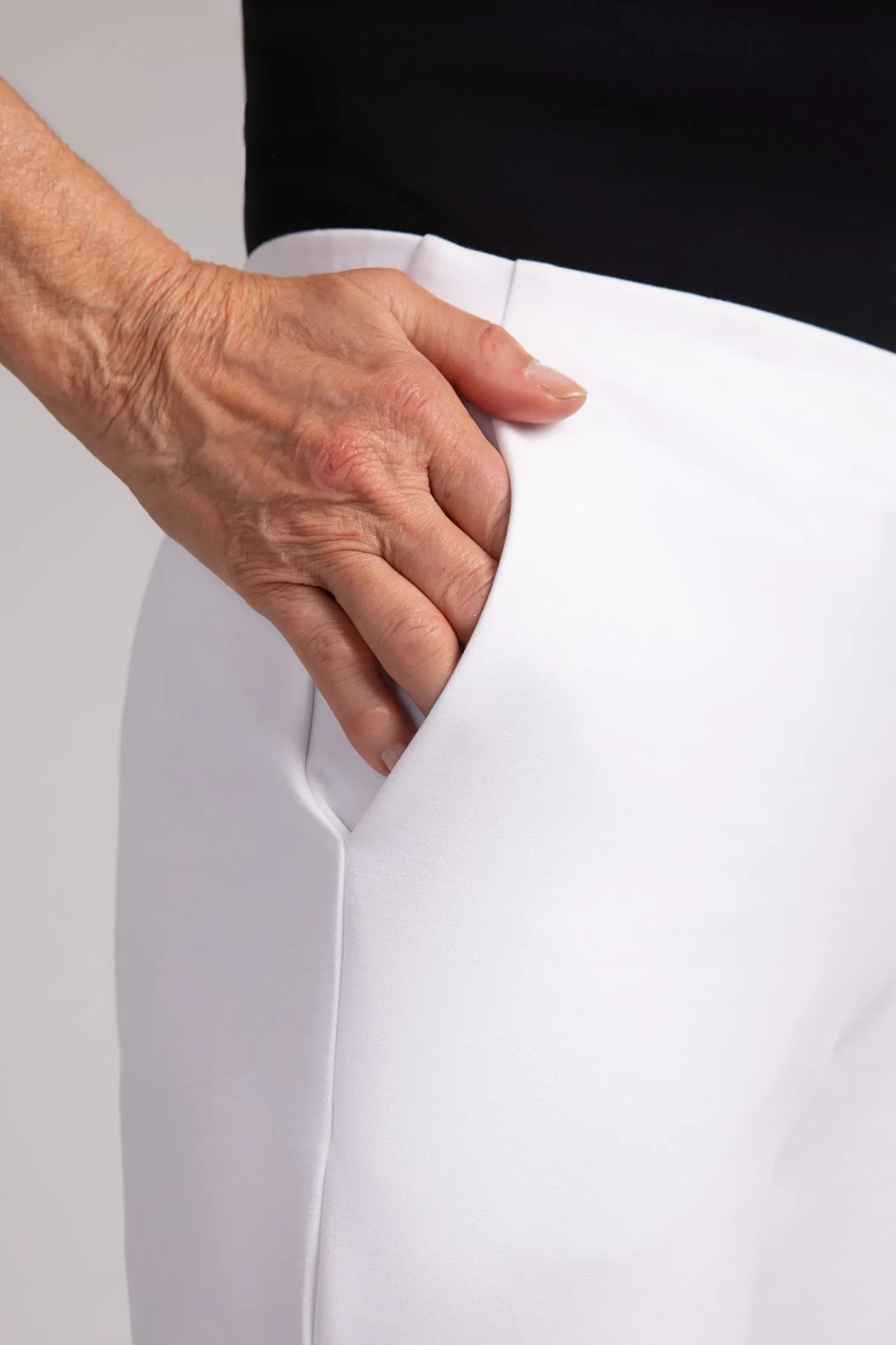 Sympli Bottoms>Ponte Pull On Pencil Ankle Pant White
