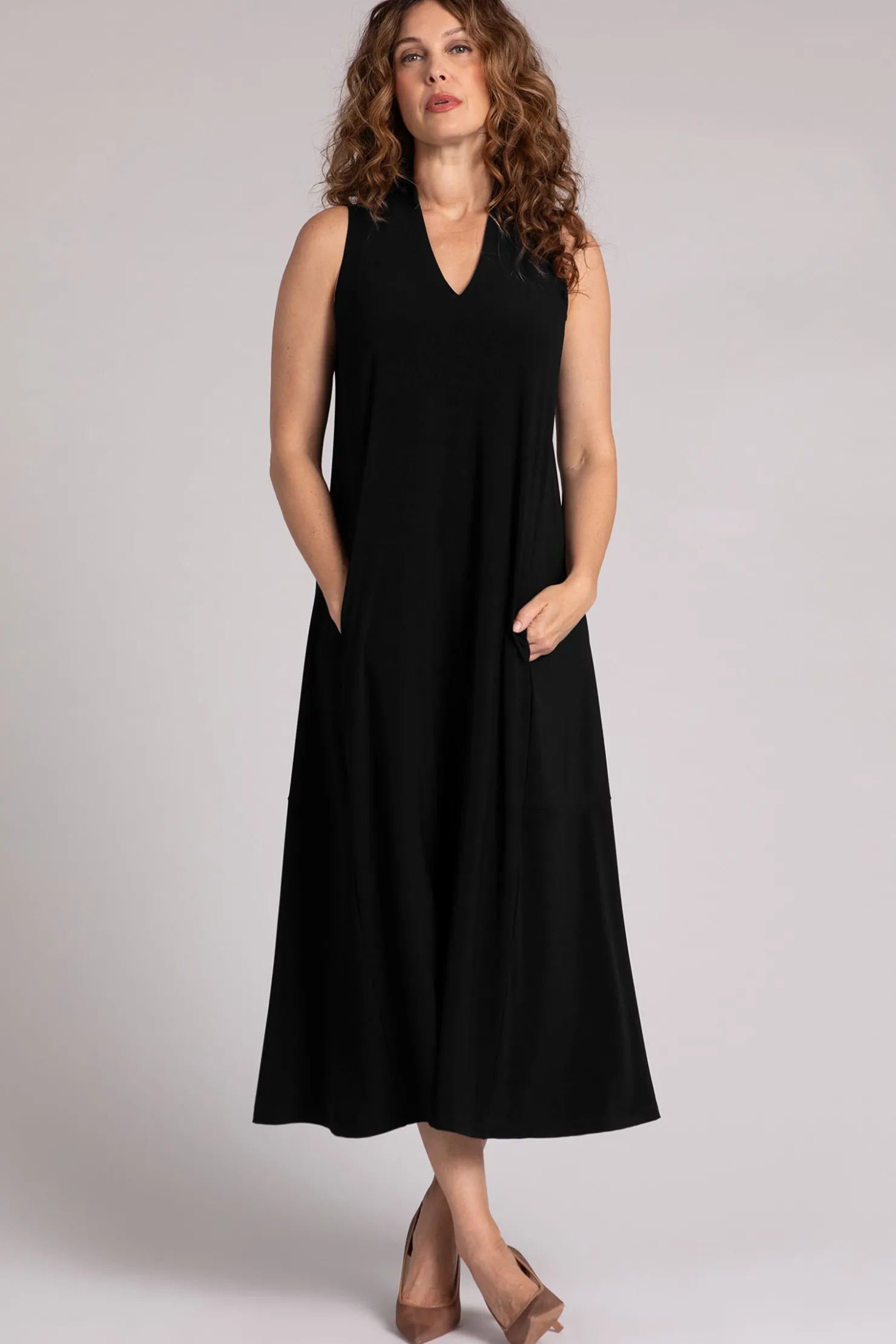 Sympli Dresses>Sleeveless Deep V Maxi Dress Black