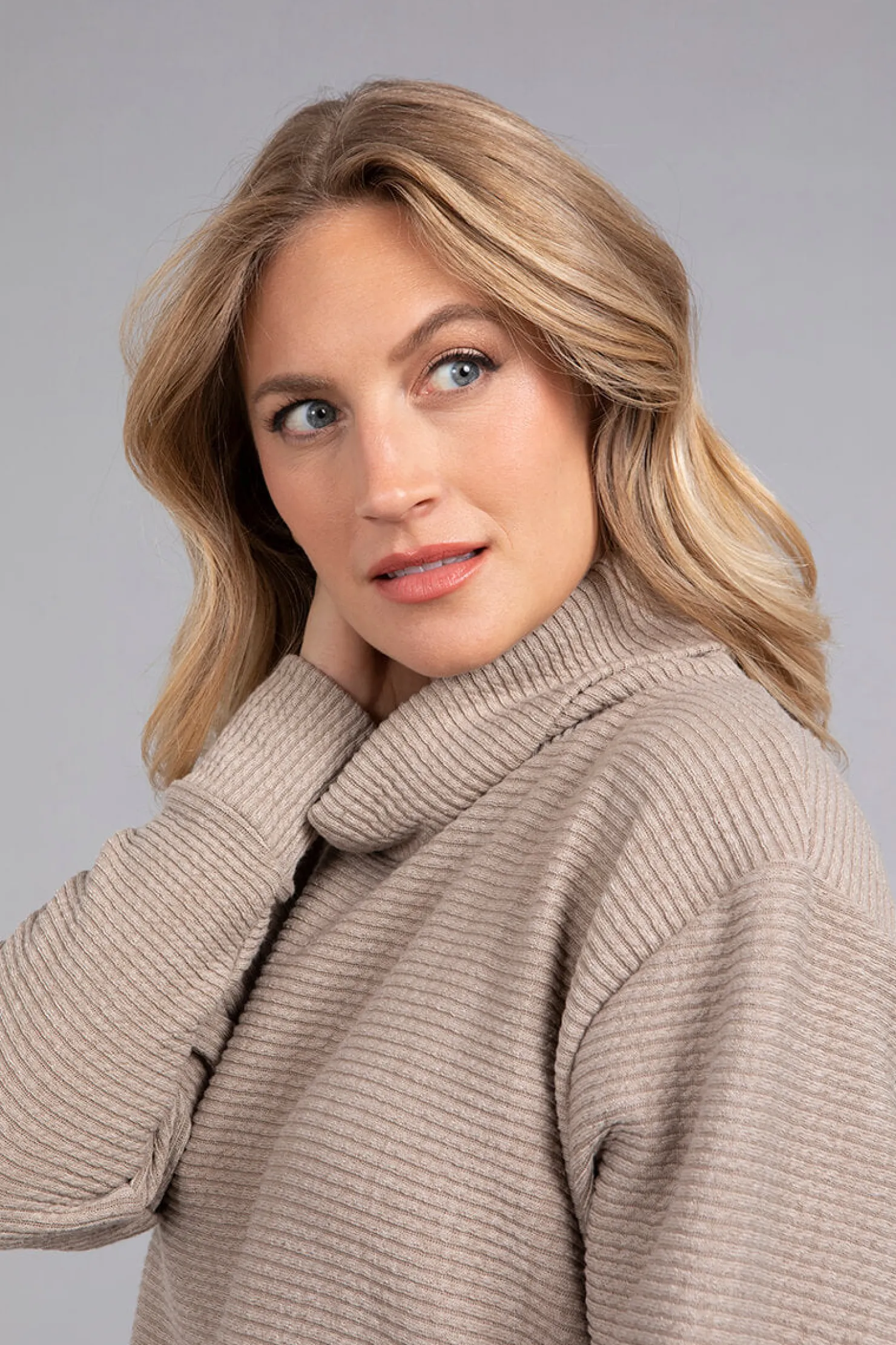 Sympli Sweaters & Cardigans>Turtle Neck High Low Rib Sweater Camel